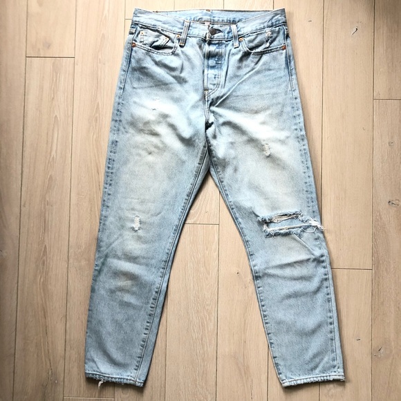 Levi’s Distressed Ankle Jeans Light Wash Women’s Size 29 - Picture 1 of 14